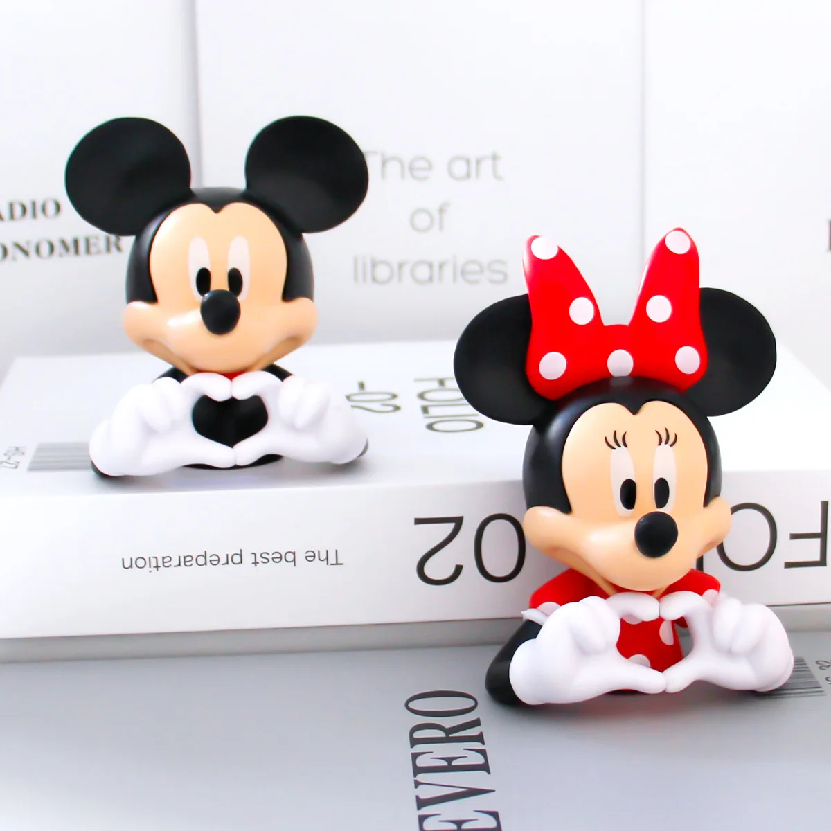 10 cm Nuovo Disney Love Topolino Minnie Figura Cartoon Pvc Vestito Decorazione Soggiorno Ornamenti Modello Giocattoli Ragazze Regalo Di Compleanno