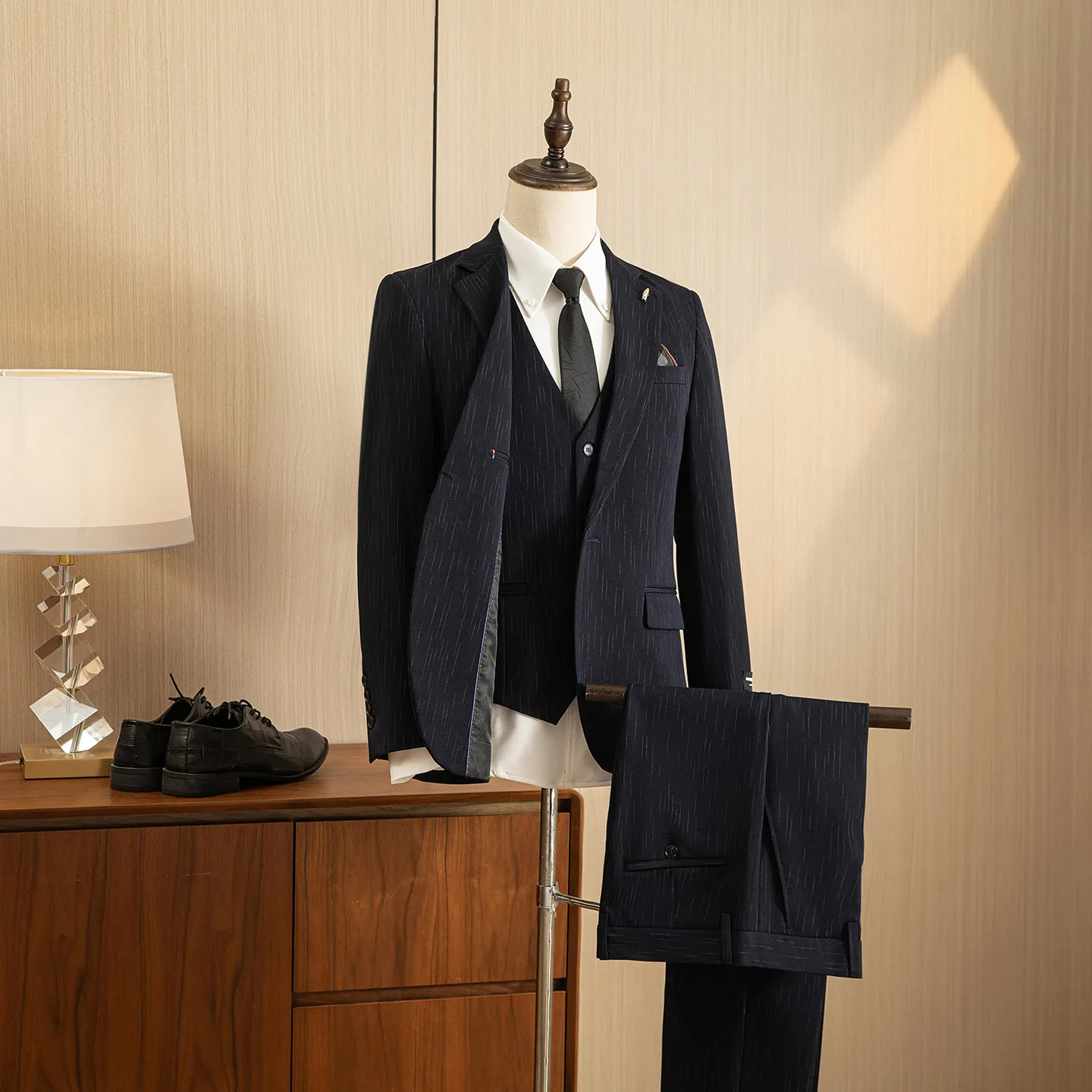 High-Quality Fashionable 7XL Men's Suit Set Casual Business Wedding Dark Stripe Three-Piece Dress Ensemble