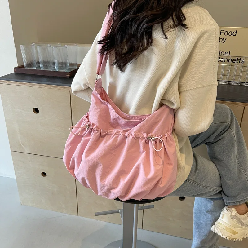 Women's Nice Bag Fashin Sweet Style Pleated Large Capacity Shoulder Bag Style Crossbody Bag Simple Casual Tote Bag Commuter Bag