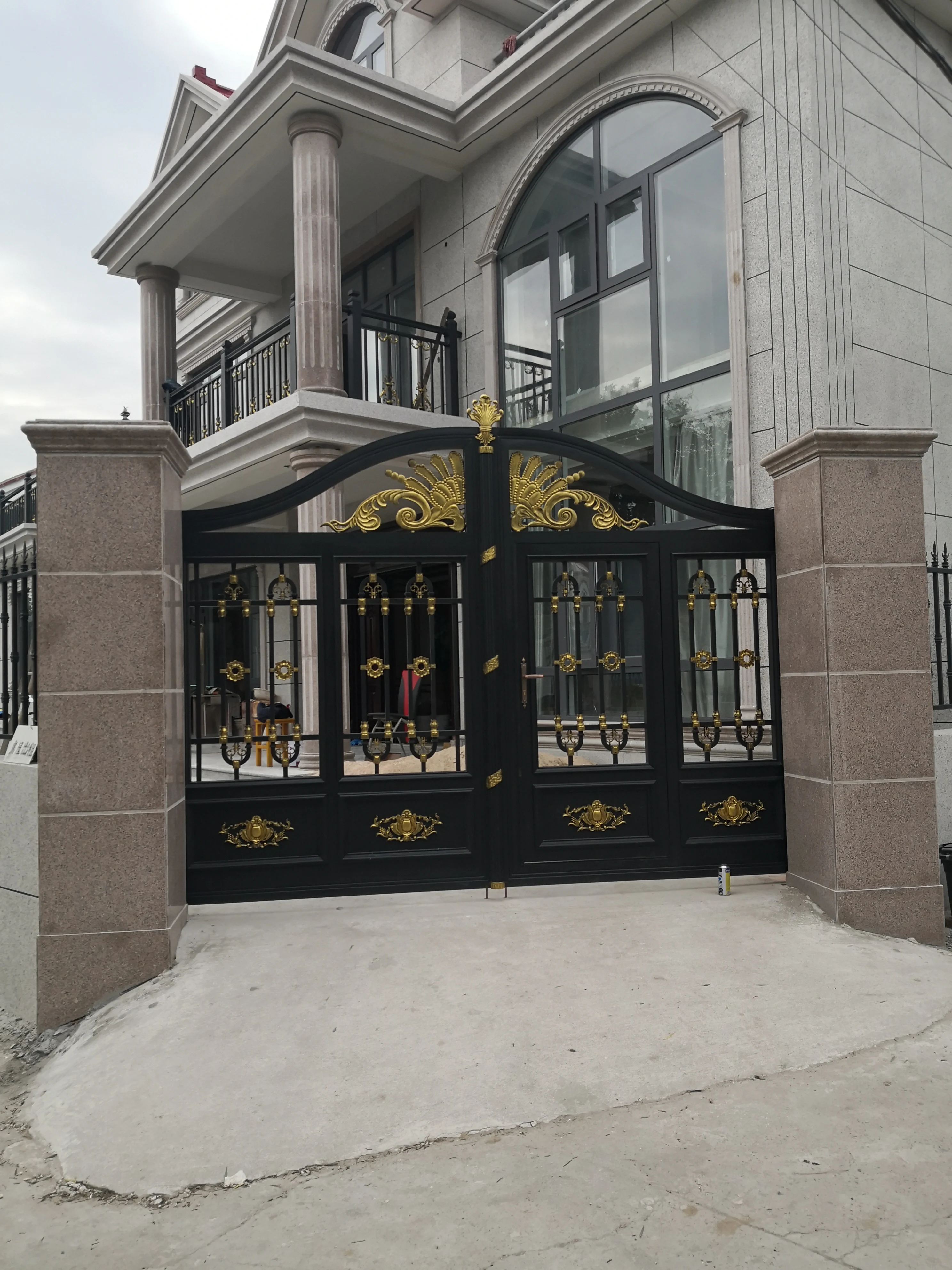 

Aluminum Alloy Wrought Iron Gates Manufacturers China Sliding Swing Metal Garden Fences Hc-ag1