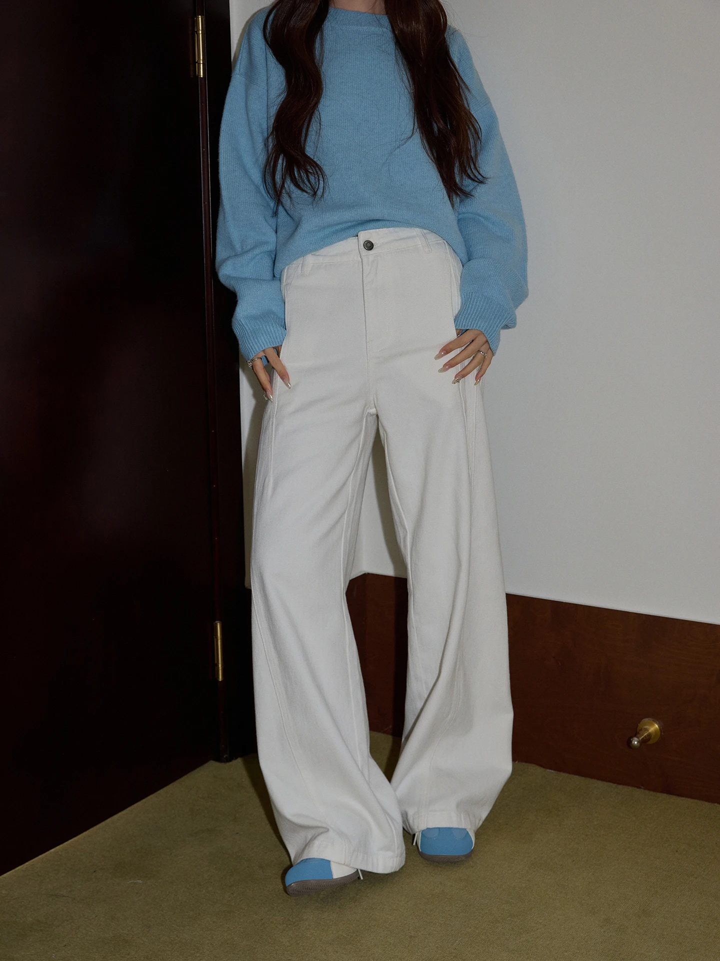 

Женские белые джинсы с высокой талией и широкими штанинами, свободные повседневные прямые брюки, коллекция для города, зимняя коллекция