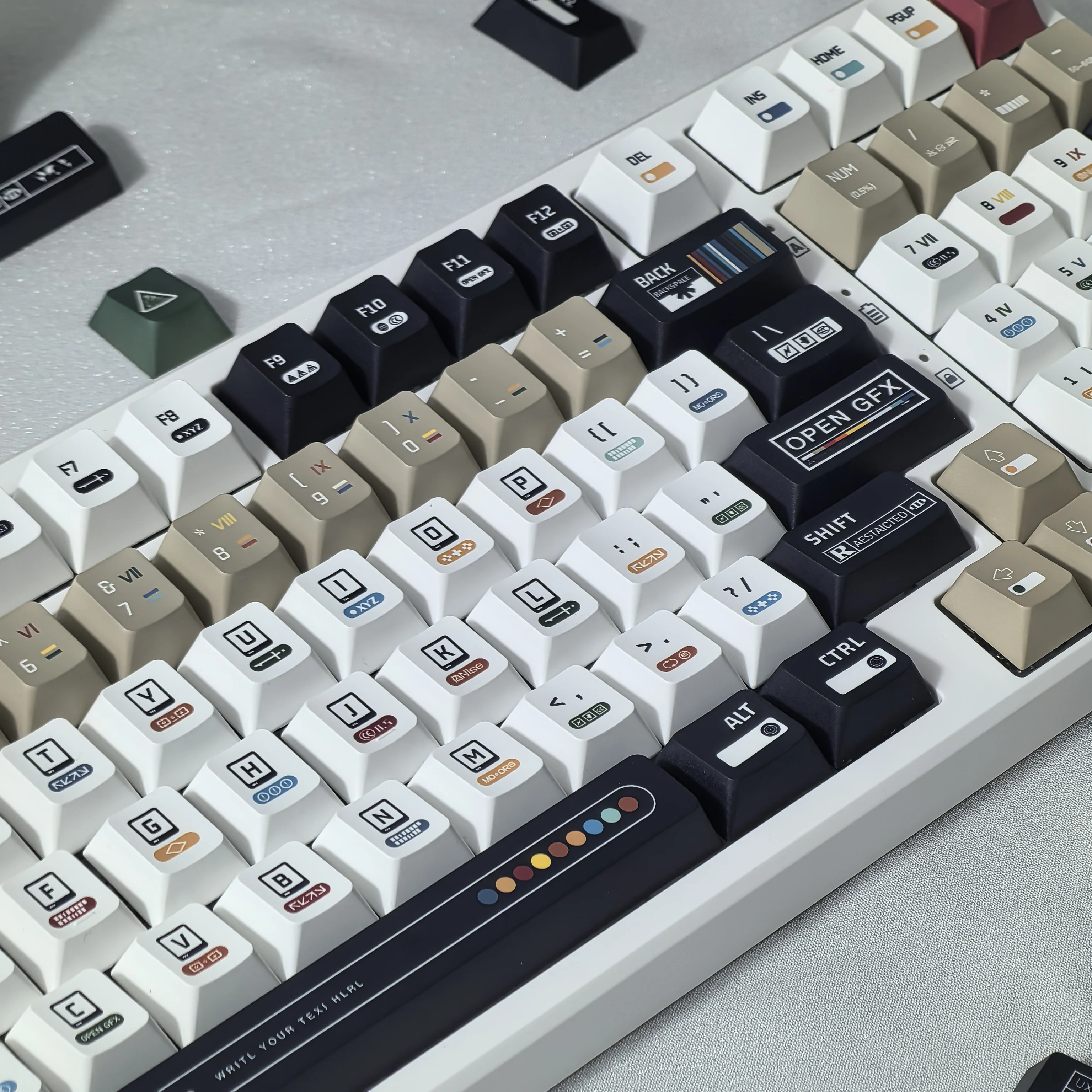Korean Keycaps Maximalism Theme Keycap 135Keys Cherry Pbt Russian English Retro Keycap Black White Design “L ”Shape Enter Key
