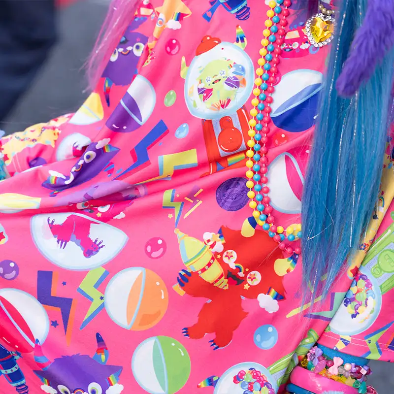 Harajuku-Dekorations-Mode-T-Shirt in Rosa mit Cartoon-Monster-Print, Locker Geschnittenes Japanisches Y2K Streetwear-Kleid für Erwachsene und Kinder – Detail 5