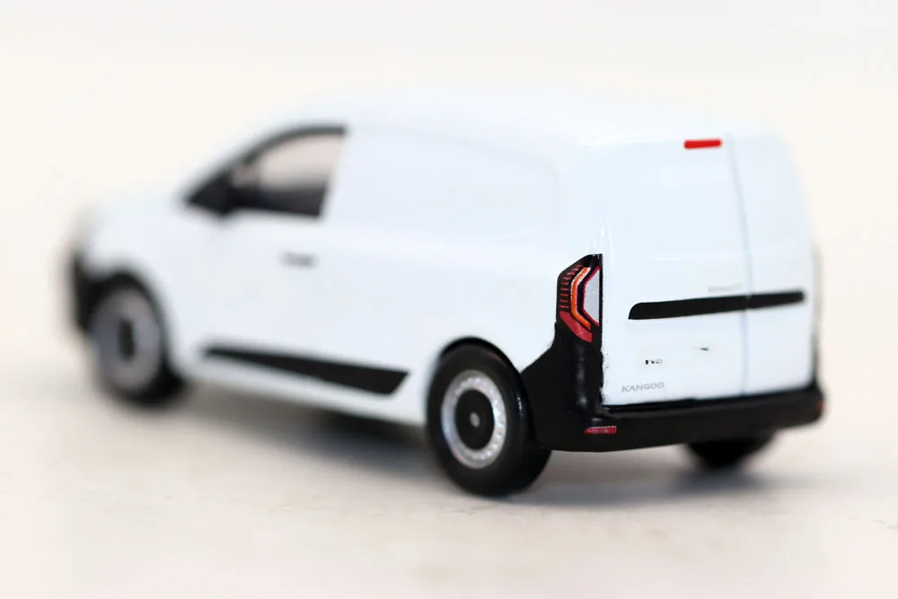 Neues Kangoo Van 2023-Spielzeugmodellauto aus Metall im Maßstab 1:64, Druckguss-Legierung als Sammlungsgeschenk