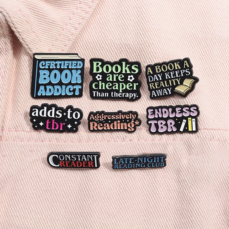 Zertifizierte Emaille-Anstecknadeln „Book Are Cheaper Than Therapy Reading“-Zitat „Bookish Reader“, Broschen, Anstecknadel, Schmuck, Geschenke