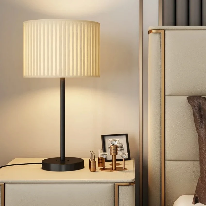 Modern Minimalist Fabric Table Lamp Bedroom Bedside Lamp Light Luxury High-end Sense Fashionable American Decorative Table Lamp