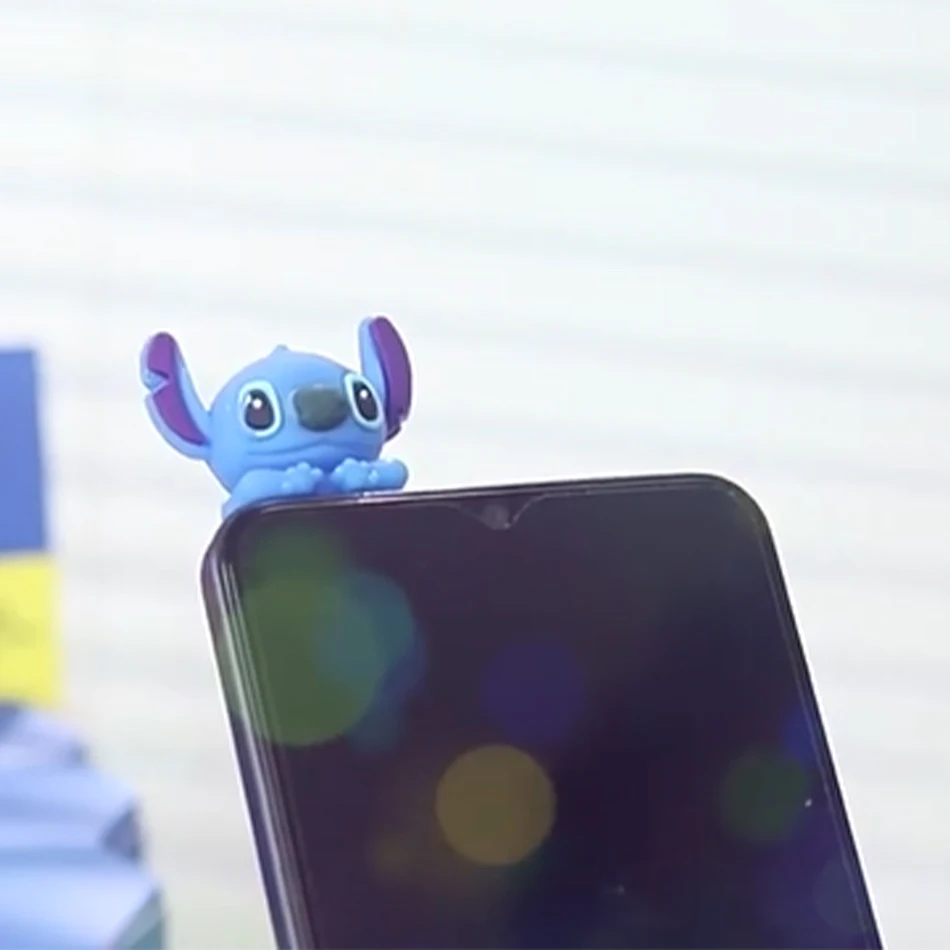 Hot Blind Box Mini Stitch Action Figures Decorazione per ufficio auto Generazione Giocattoli per bambini di animali in piedi Serie Regali a sorpresa