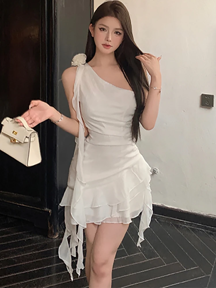 Mini vestido de chiffon branco para mulheres, elegante em camadas, ombro inclinado, vestido sexy de verão, bodycon coreano, vestidos de aniversário, novo, 2022