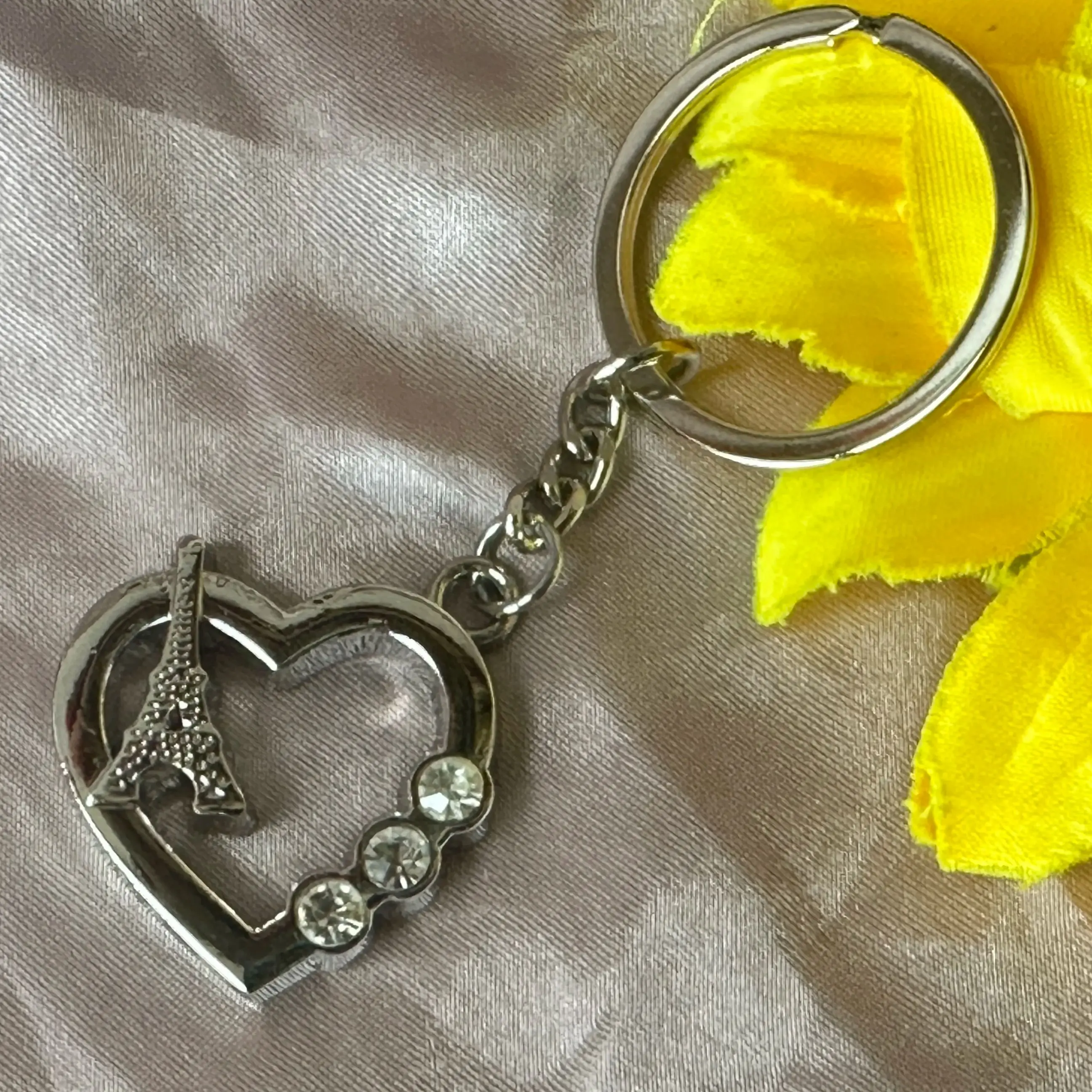 

1pc Heart with Eiffel Key Ring Pendant Girl's Birthday High-heeled Key Chain for Party Souvenirs Favors Gift Decoration