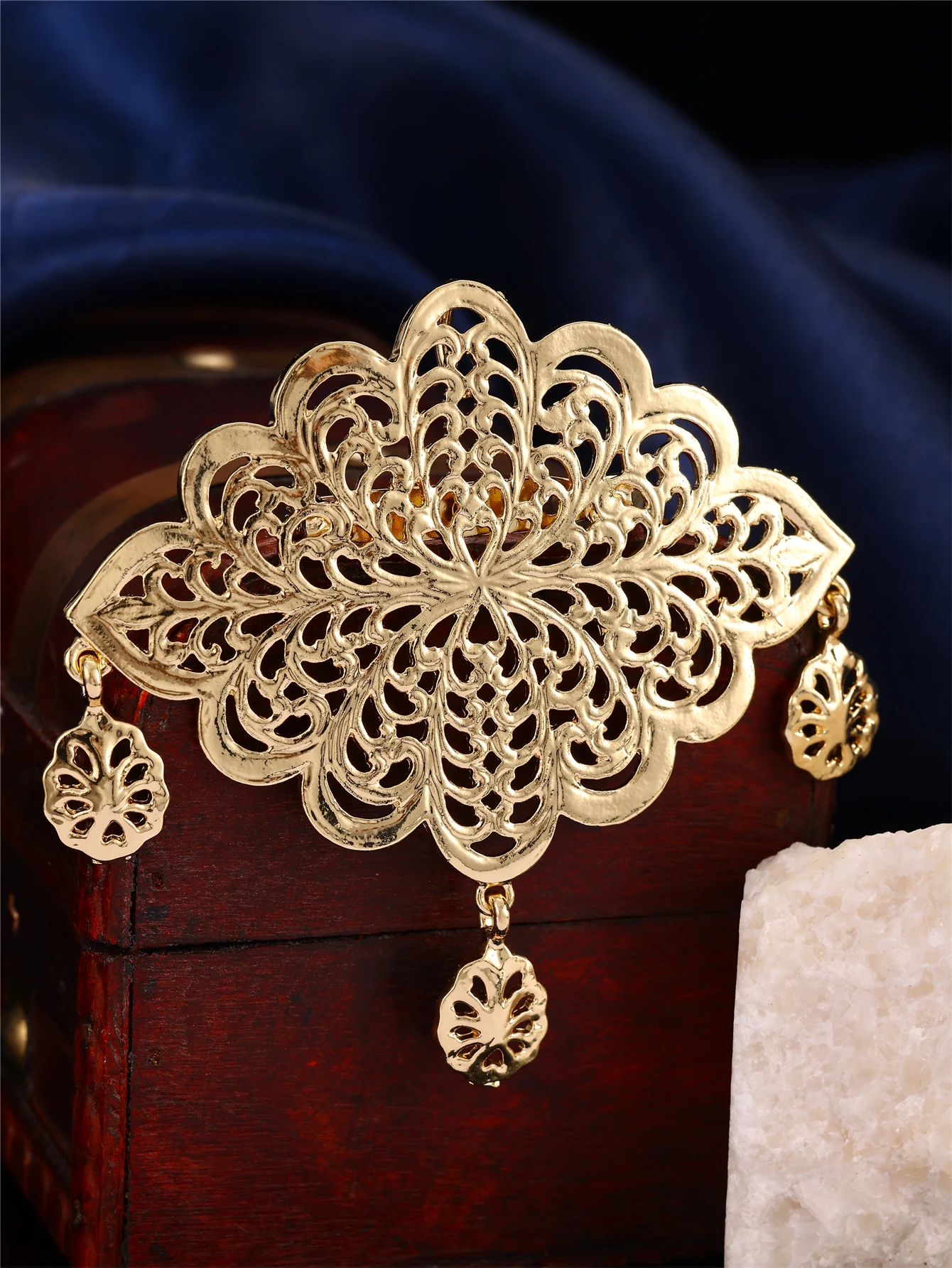 1 Vintage Floral Brooch for Women, Featuring Hollow Tassel Filigree, Fully Three-Dimensional Carving, Moroccan Women's Wedding Evening Gown Accessory Jewelry