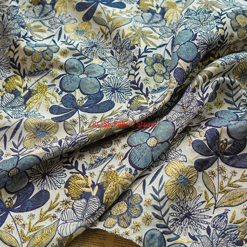 

1-метровая синяя тисненая цветочная жаккардовая парчовая ткань, золотистая шелковая женская сумка для платья, декоративная швейная ткань