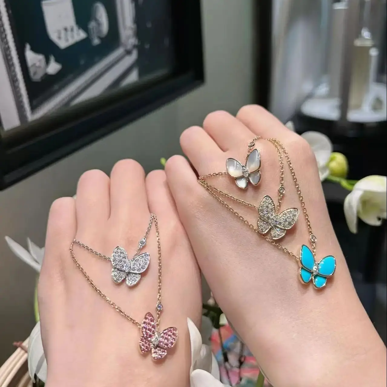 النمط الفرنسي S925 الفضة الفرنسية مجوهرات عالية الجودة Trifolium محظوظ العشب قلادة، الاتجاه المألوف والديناميكي فراشة Fl