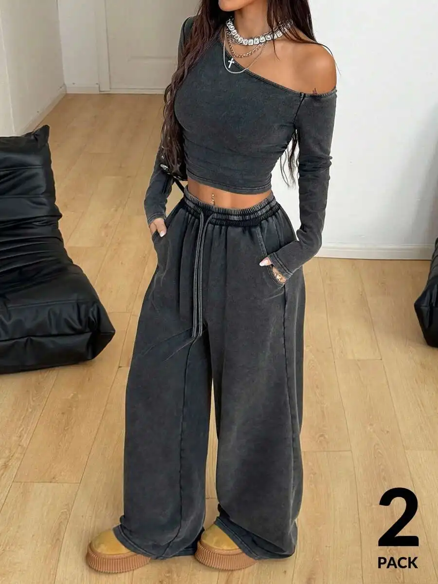 

Асимметричный укороченный топ с открытыми плечами и длинными рукавами и широкие спортивные брюки, комплект из 2 предметов