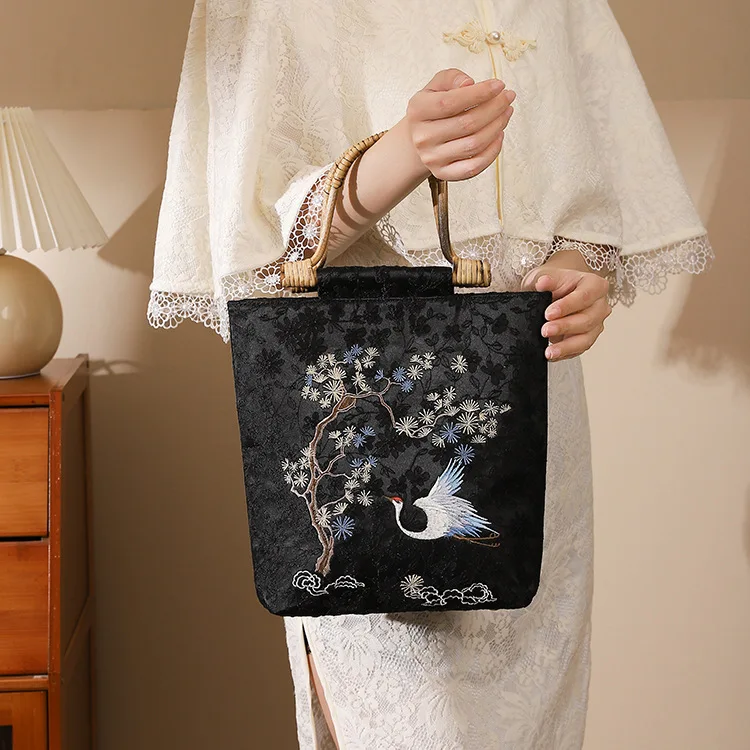 Chinese Vintage Handbag Luxury Deisnger Pine Crane Embroidery Ladies Women Handbag Qipao Banquet Handbag Cheongsam Bucket Bag