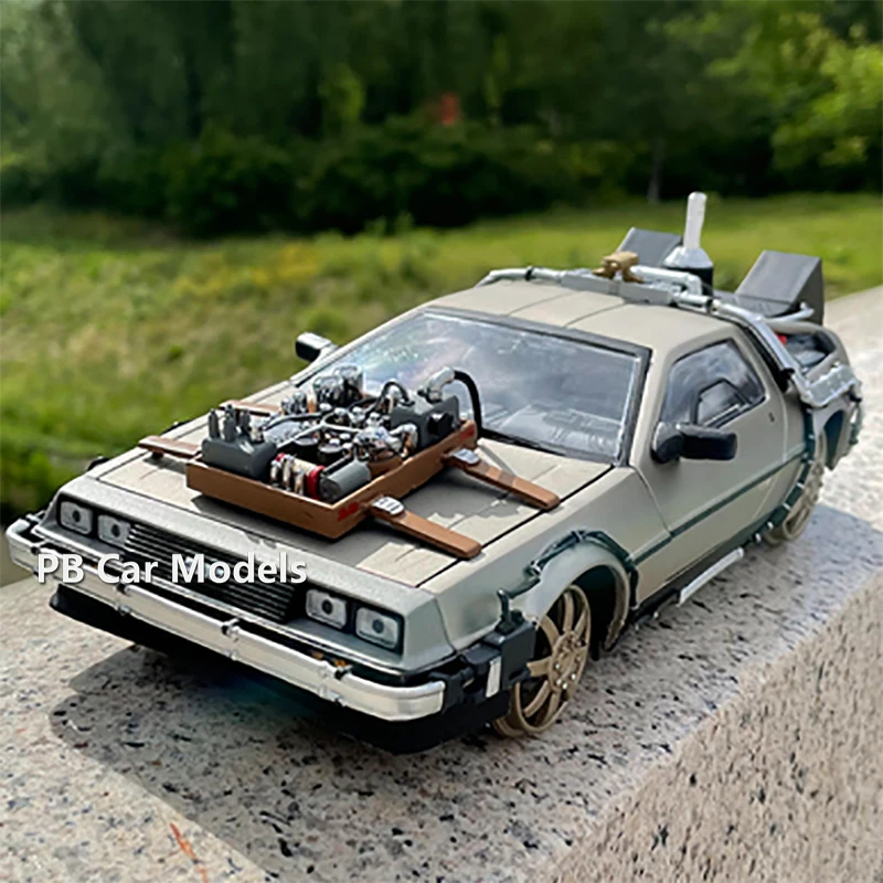 Back to the future car model movie version of the 1:18 DMC time machine flight version alloy simulation car model