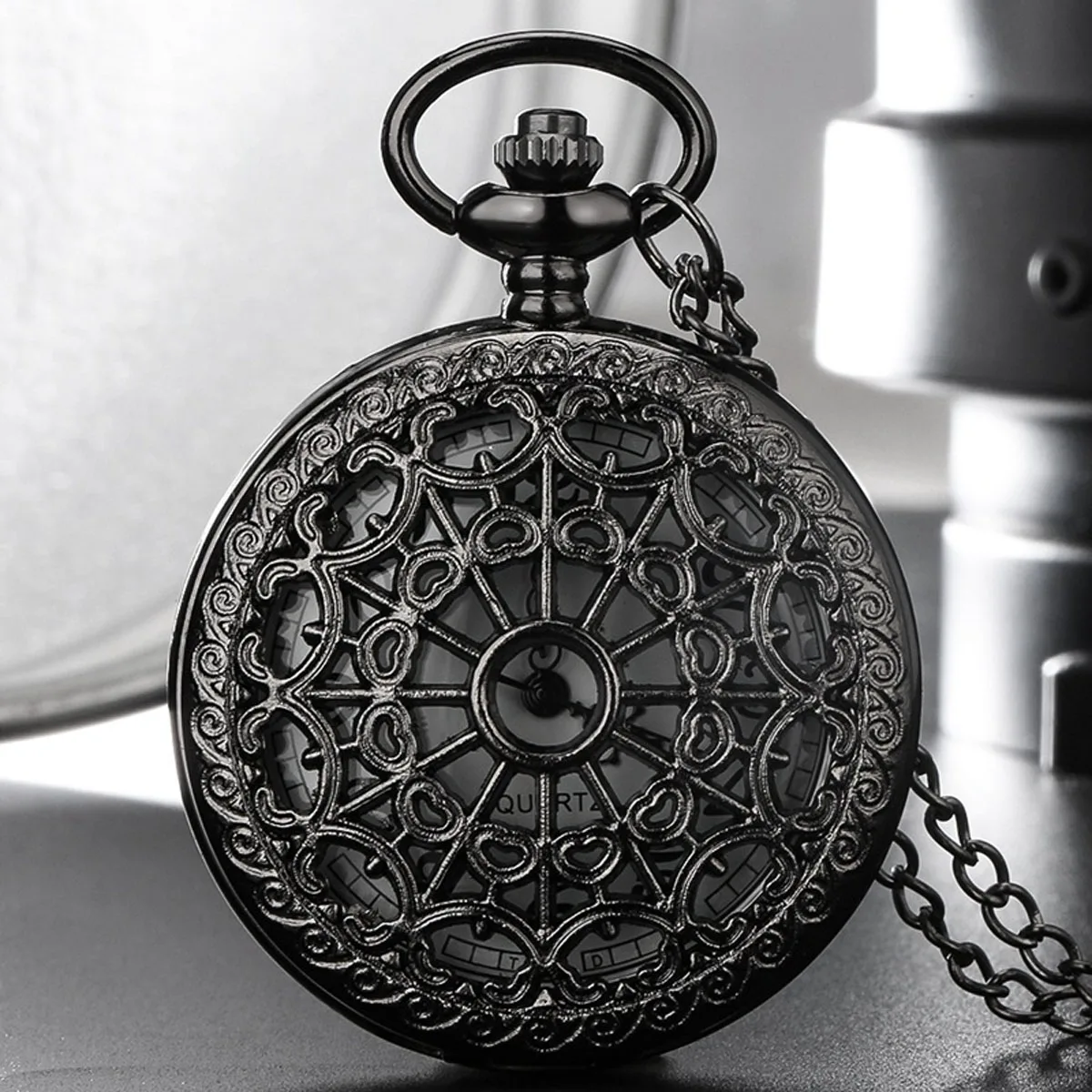 Hollow Flower Pocket Watch Classic Retro Flip Circular Pin Necklace Pocket Watch Suitable for Wedding Season and Christmas Gifts