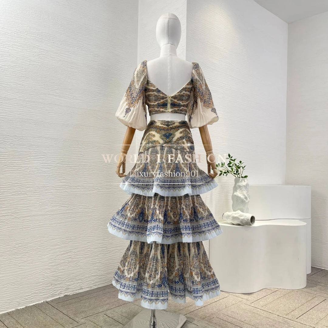 ชุดเสื้อเบลาส์แขนสั้นพิมพ์ลายเพสลีย์สีเทาแฟชั่นใหม่ปี 2025 พร้อมกระโปรงจีบระบายเป็นชั้นๆ