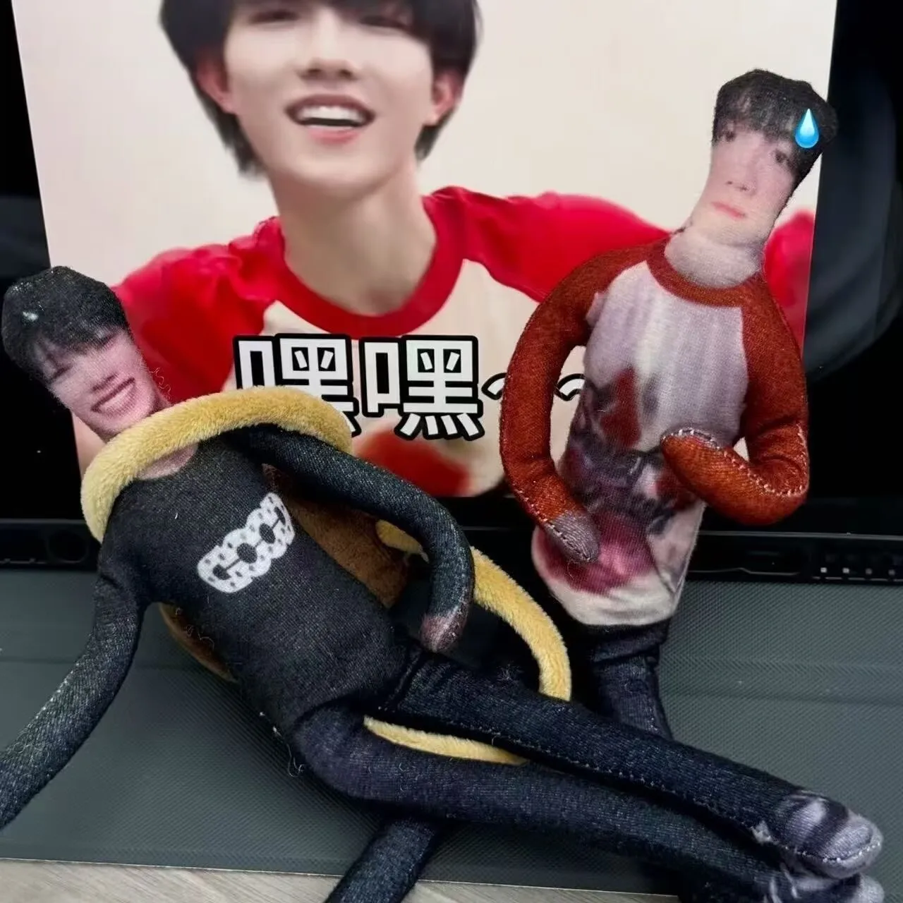 

Su Xinhao and Zhu Zhixin's mouse-shaped iron wire with white edges, abstract doll with detached limbs and skeleton