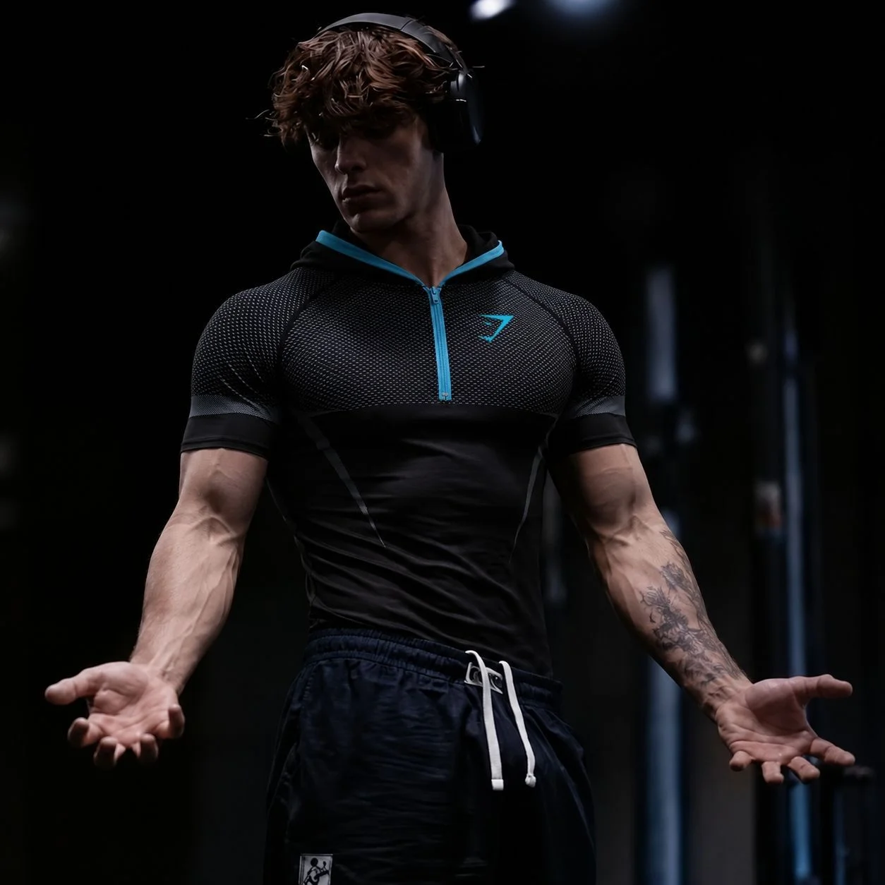 GYMSHARK ONYX 5.0 hooded short sleeved men's fitness suit, sports running strength training T-shirt, tight fitting top with cap