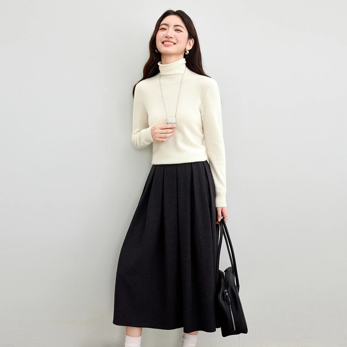 SENTUBILA Women's Cashmere Solid Pullover 2025 Autumn Seamless Knitted Soft Comfortable Turtleneck Elegant Fashion Top W53EI2796