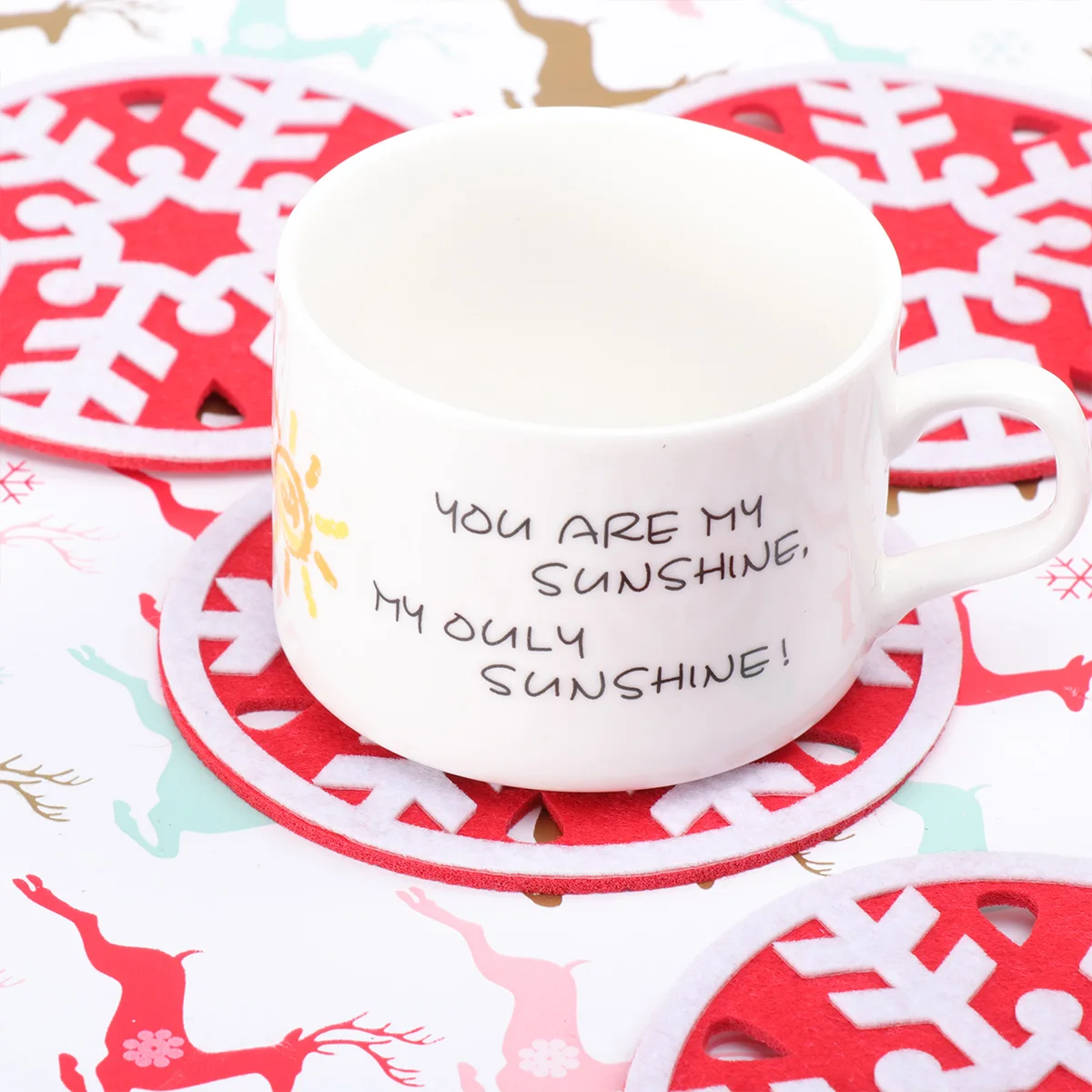 

10 pcs Snowflake Christmas Coasters Felt Fabric Drink Mats Round Placemats Non-Slip Table Protectors Home Office Bar Use