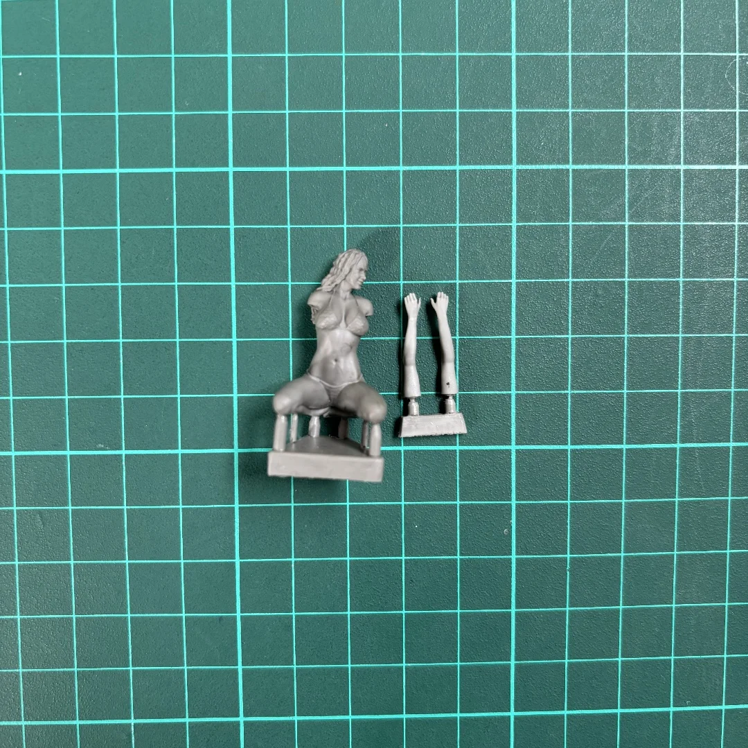 1/35 Resin Figure Unpainted Model Kit, Girl on the Beach, Unassembled and unpainted GK,1132C