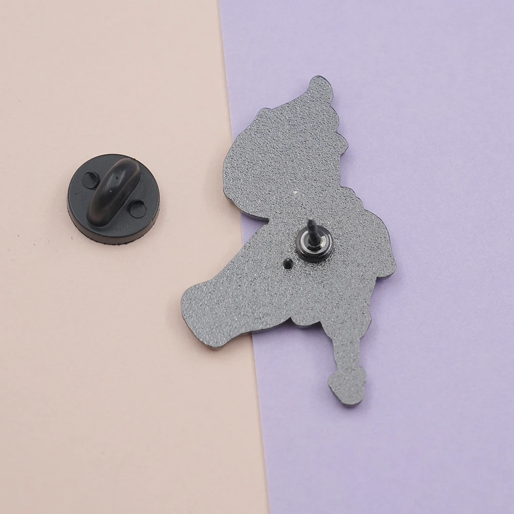Creative Tattoo Gun Machine Red Heart Brooch Enamel Pin Funny Decorative Lapel Badges Jewelry Accessories