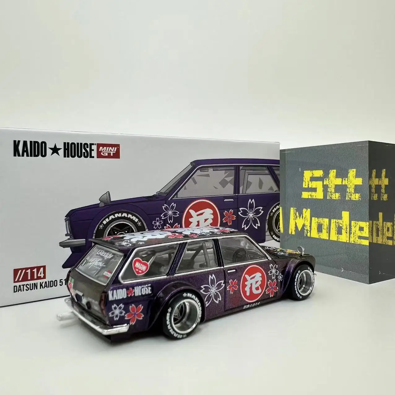 Kaido House x MINI GT 1:64 Datsun KAIDO 510 Wagon Hanami V3 Diecast Model Car