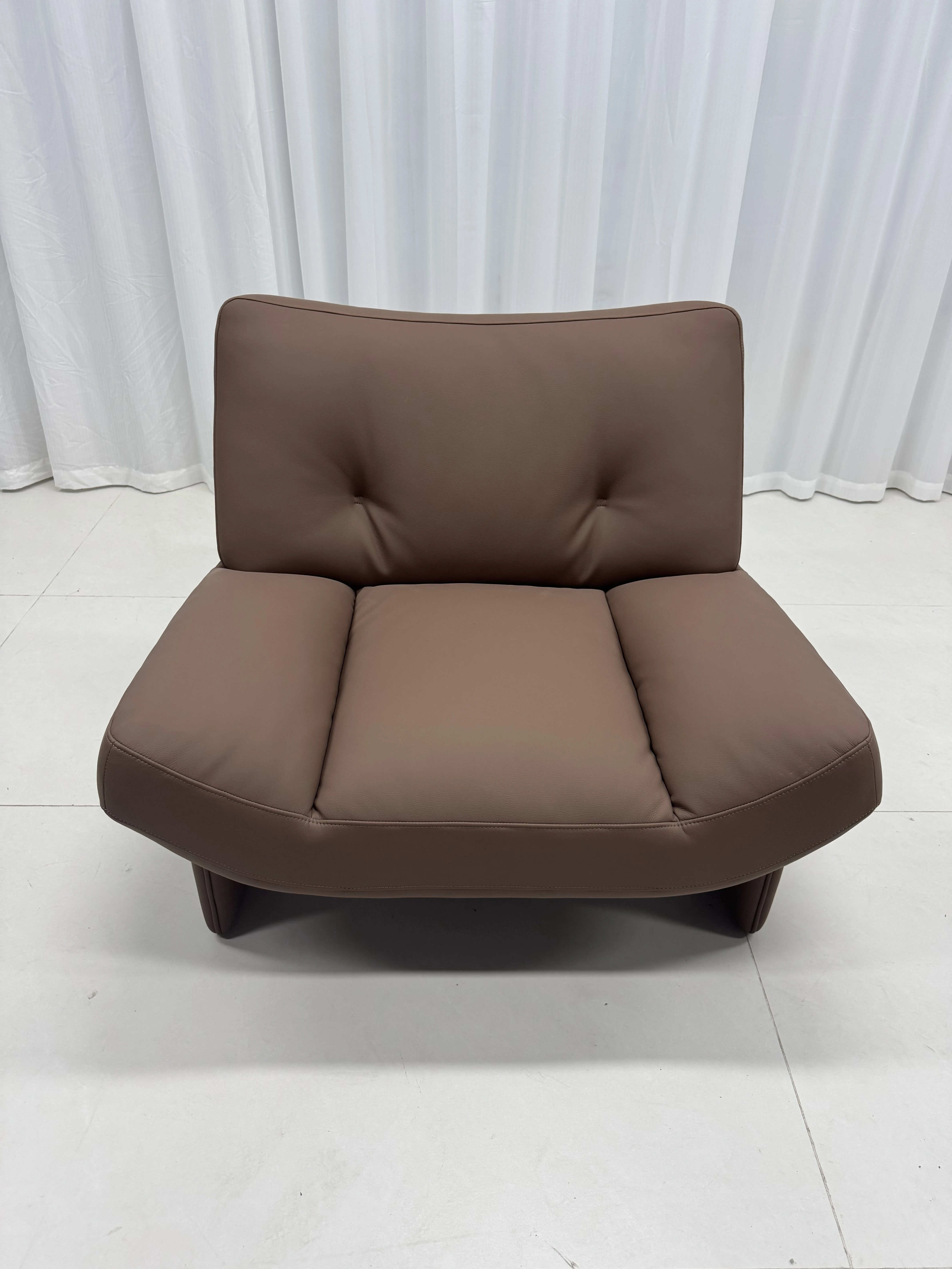 Full Leather Upholstery Modern Leisure Lounge Chair With High-Density Foam For Apartment & Hotel Living Rooms
