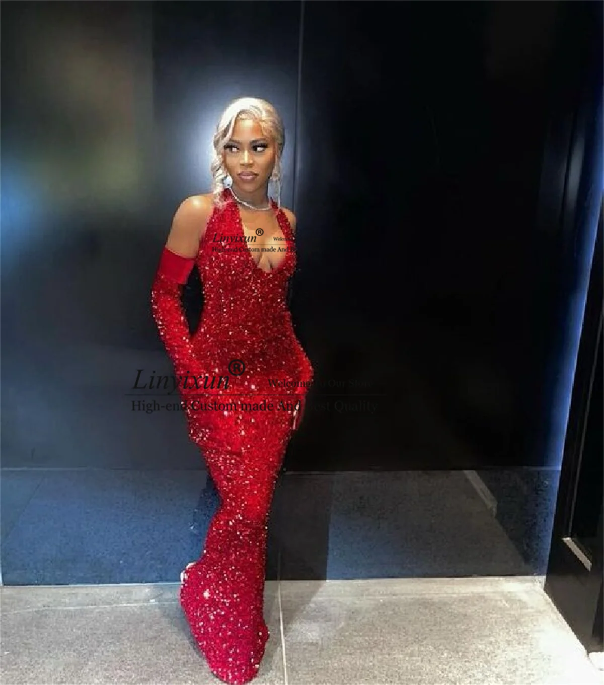 Sexy Red Long Mermaid Prom Dresses Halter Neck Sequined Velvet Formal Evening Party Gonw Floor Length Court Train Robe De Soirée