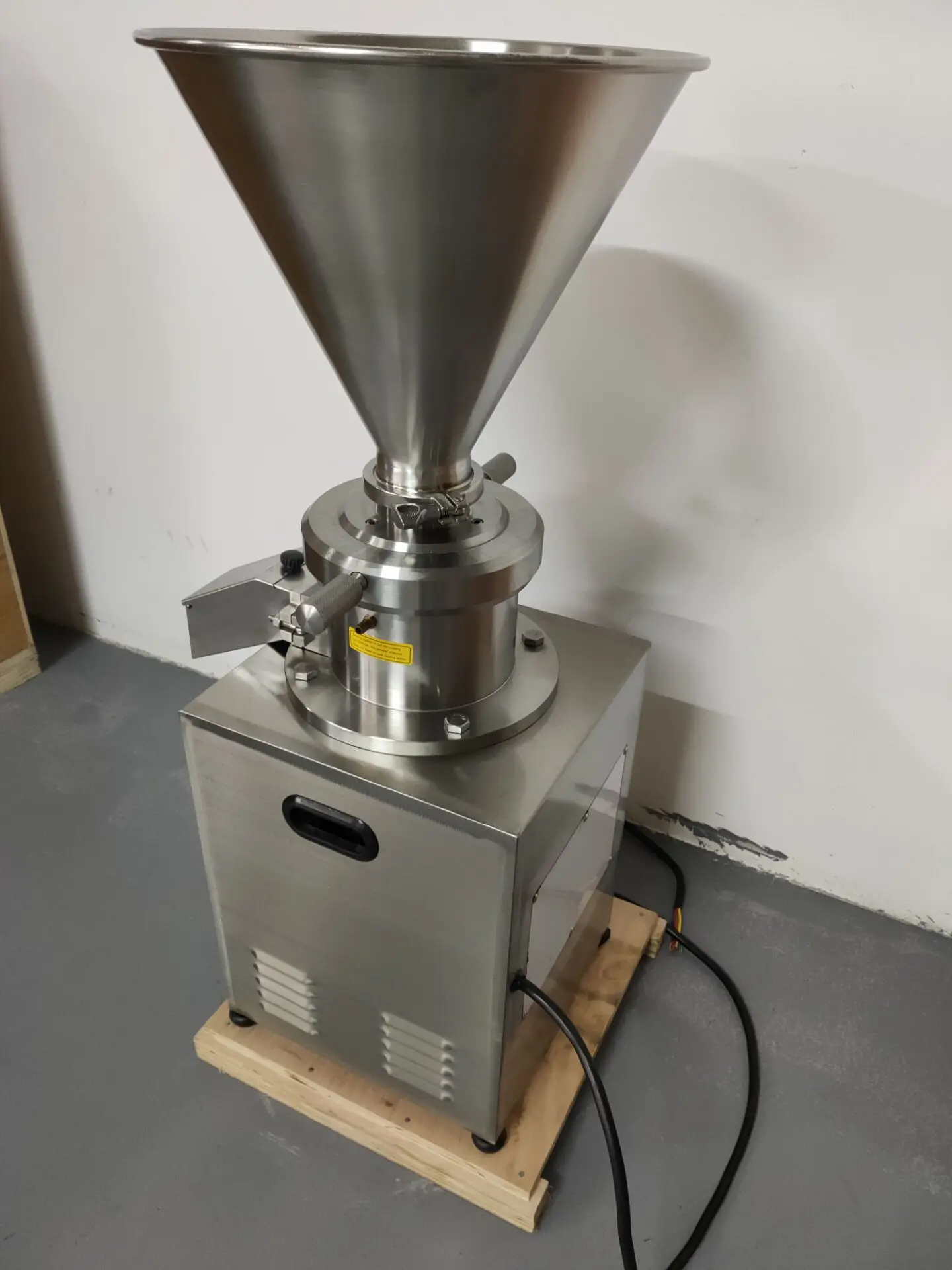 

Peanut Butter Machine Maker Commercial Walnuts Sesame Peanut Butter Making Machine Almond Nuts Grinder Pulping Machine