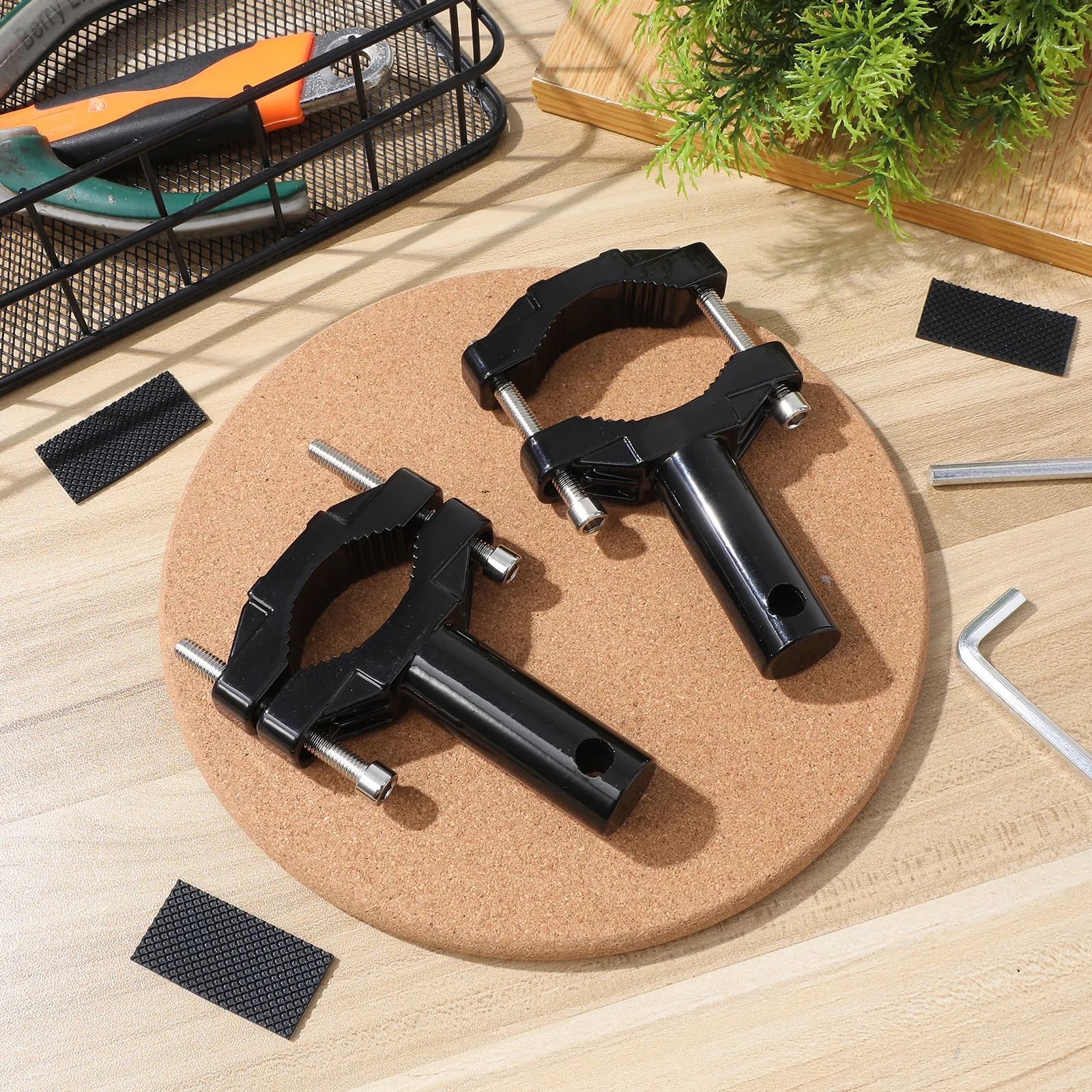 

2Pcs Motorcycle Fog Light Bracket Aluminum Alloy Shock Absorbing Stable Mount Front Fork Lamp Bracket Light Bars Mounting