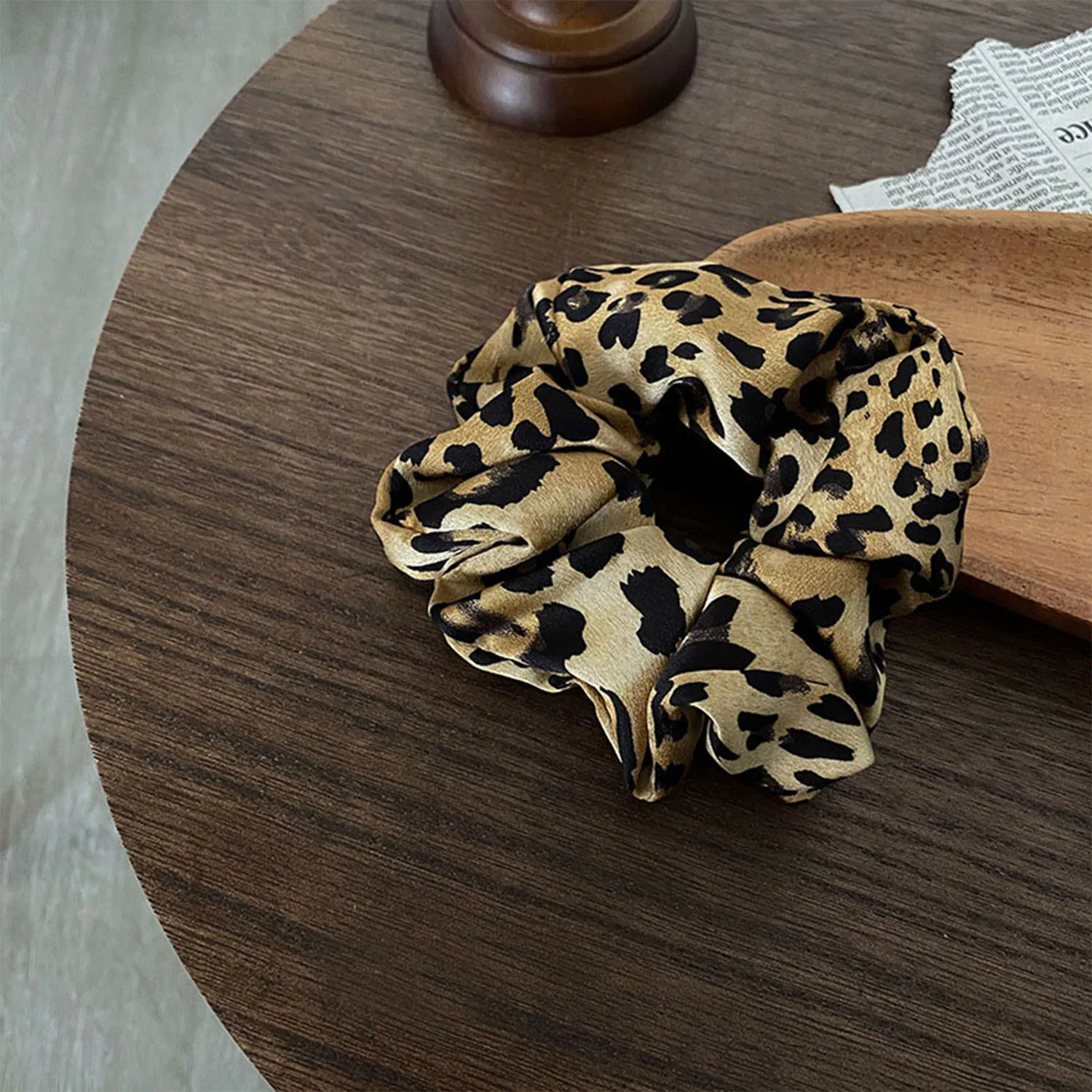 Scrunchies de cabelo de pano vintage com estampa leopardo para mulheres, cordas elásticas grandes, laços básicos, moda, 1pc