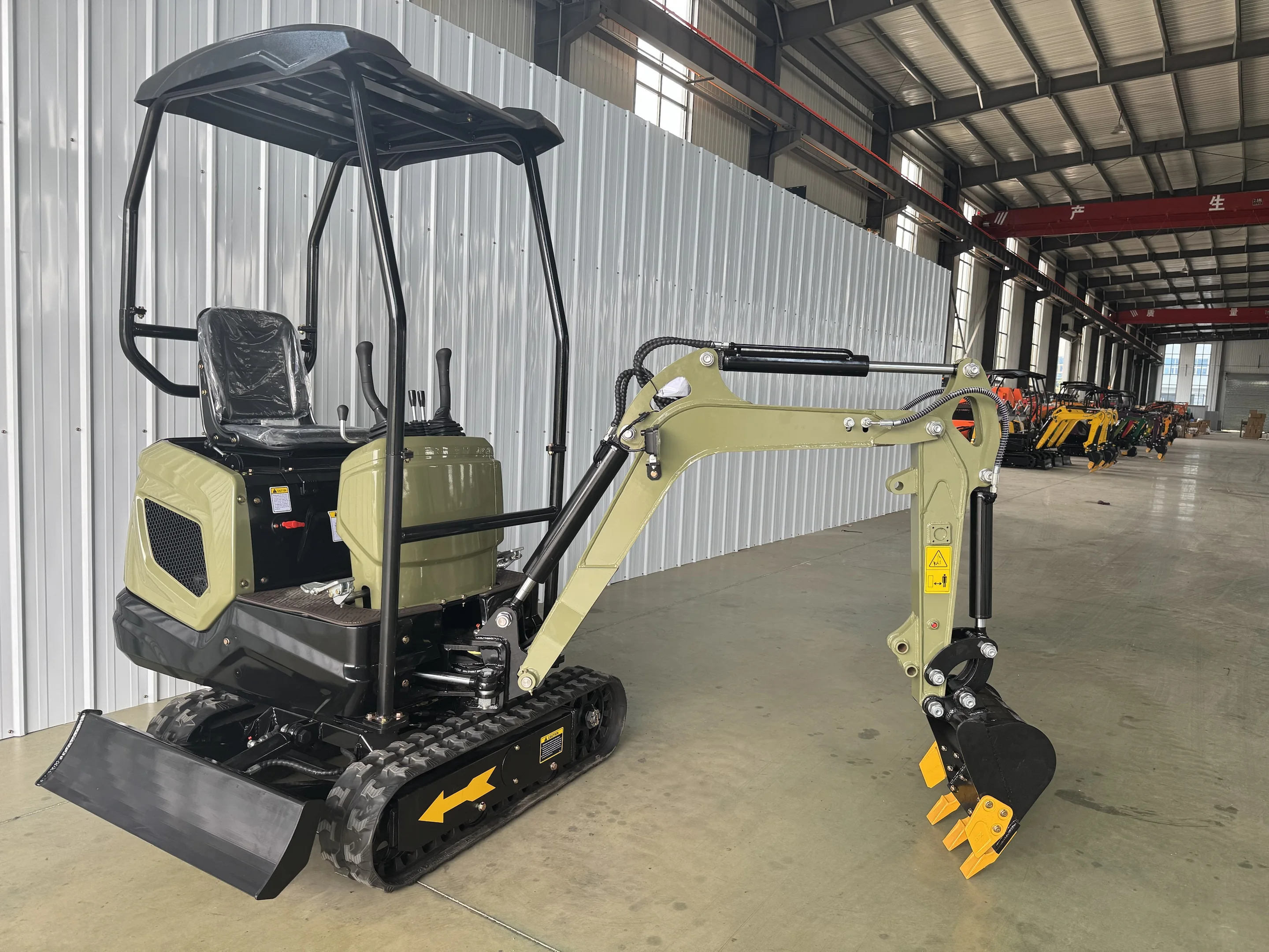 Excavator mini hidrolik beroda rantai baru dari Cina, bersertifikasi CE/EPA, 0,8 ton - 1,2 ton, untuk penggunaan di luar ruangan dan pertanian.