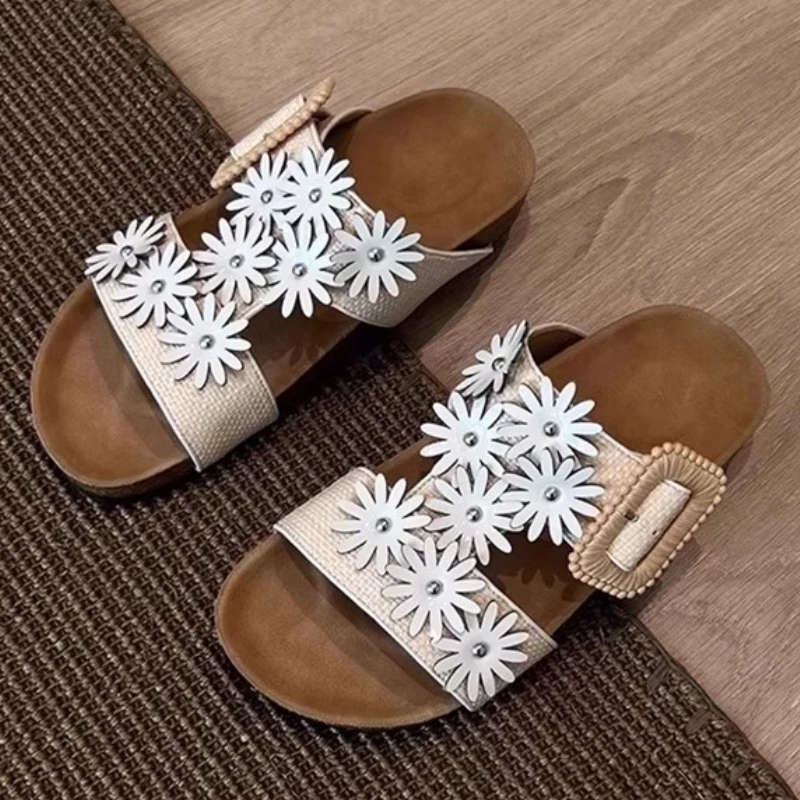 Unique Square Buckle Design Flat Slippers Women Fashion Rivet Flower Decoration Slide Sandals Summer Sexy Open Toe Beach Sandals