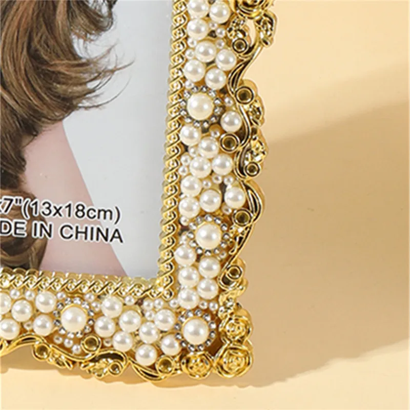 European-Inspired Pearl Frame with Diamond-Like Sparkle