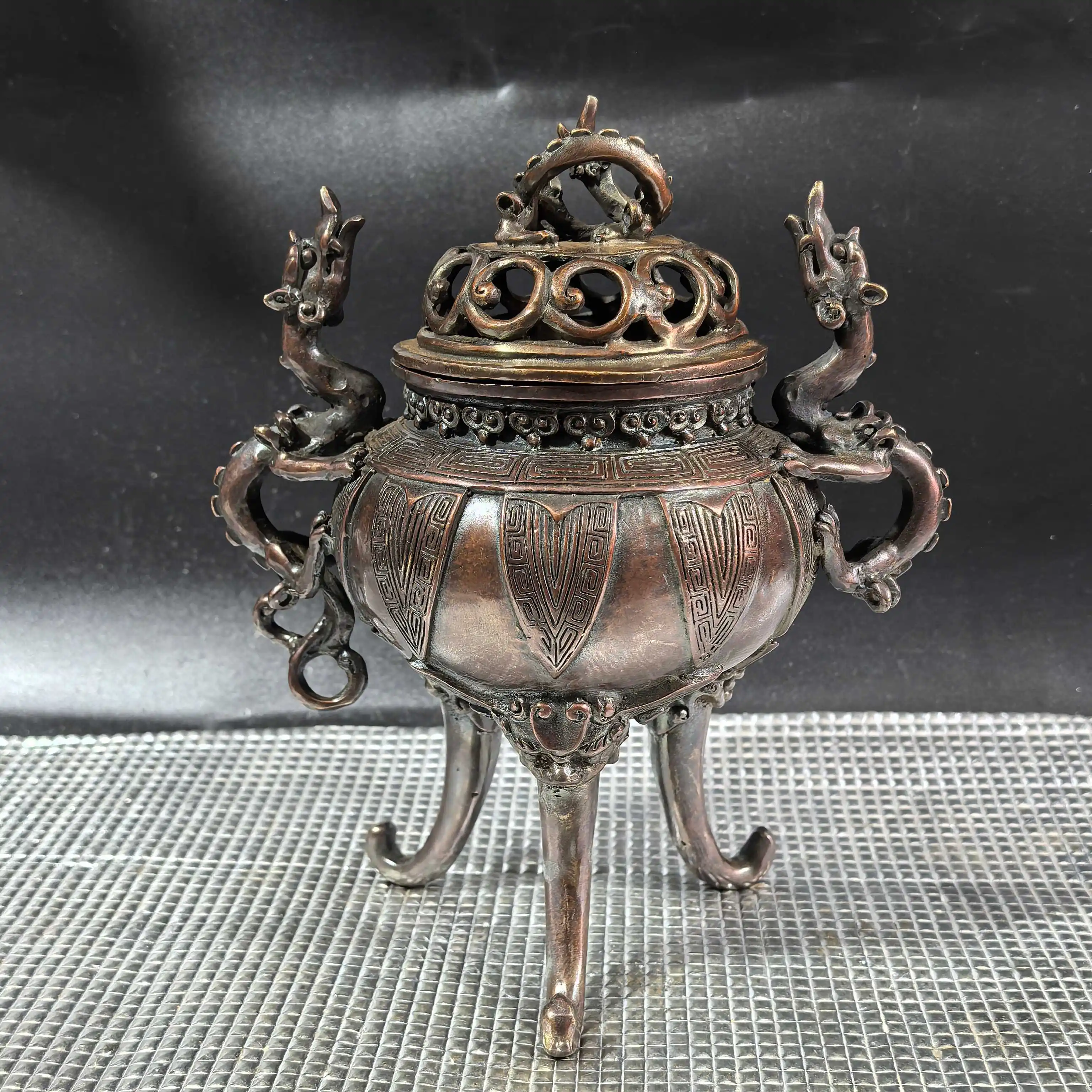 Antique incense burner copper with dragon ear and dragon cover, marked 'Qianlong Year of the Emperor' (Qianlong period