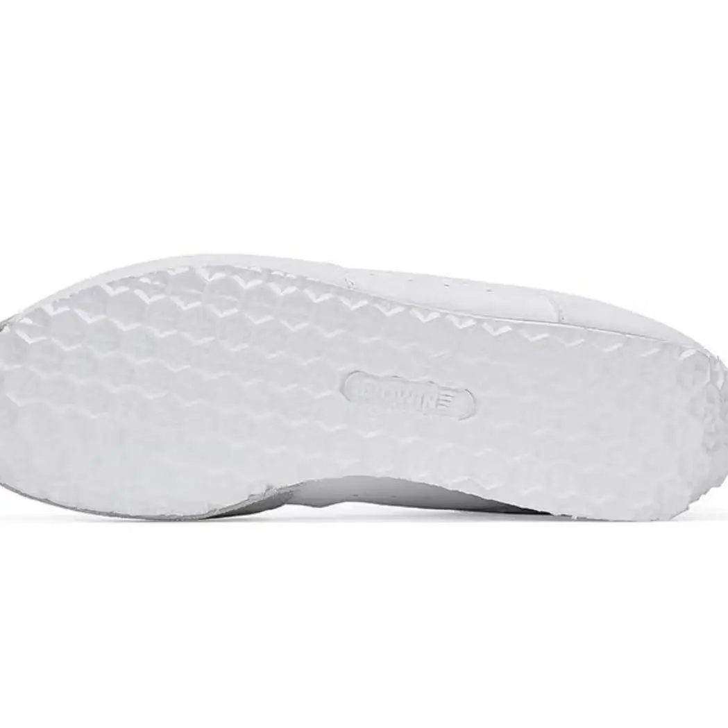 Summer hot sale breathable, comfortable lightweight neutral professional badminton shoes casual table tennis shoes are very good