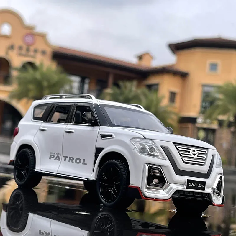 

Модель автомобиля из сплава Nissan Patrol 1:24, литая под давлением игрушка, модифицированная модель внедорожника, имитация звука, свет, коллекция, подарок