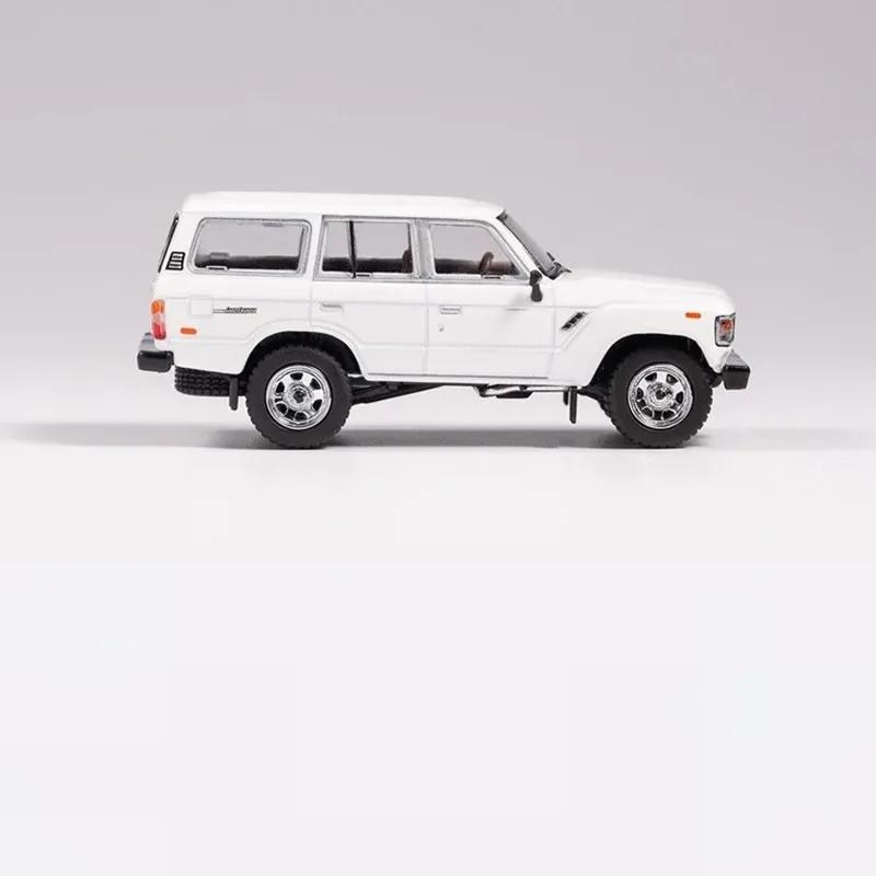 GCD 1:64  Land Crui-ser LC60 SUV Series Alloy Simulation Model Car