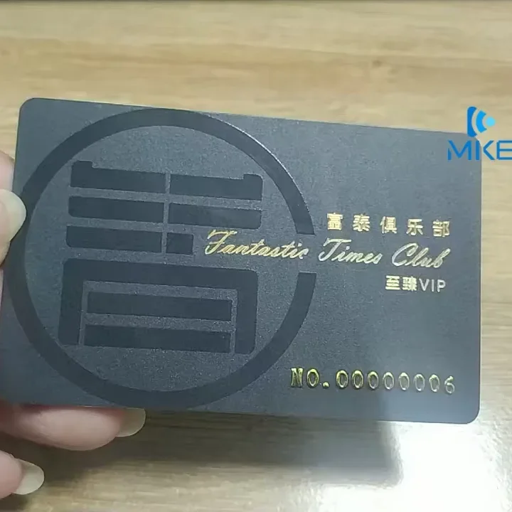 Cartões de presente plásticos do Pvc do negócio uv preto mate dos números em relevo