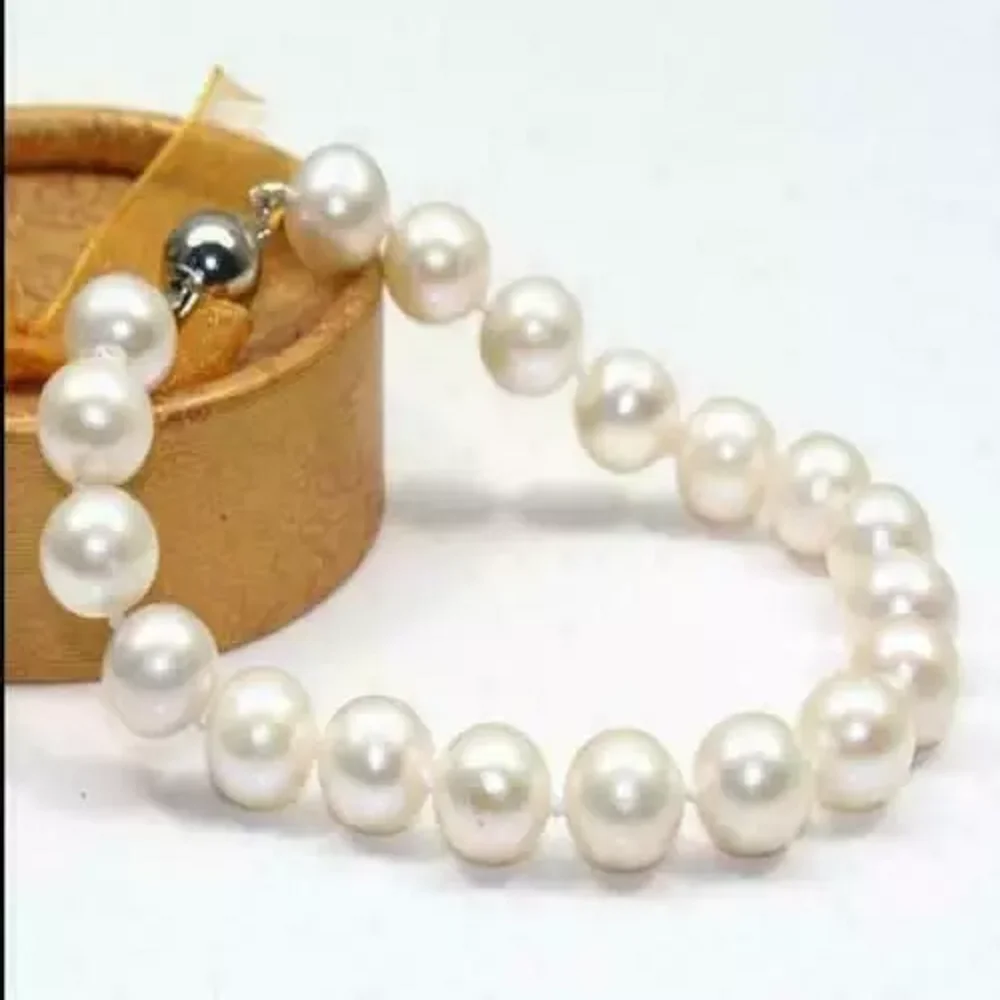 

Large amount of AAA natural 10-11mm South Sea pearl bracelet in 8-inch 14k white gold 9/12mm