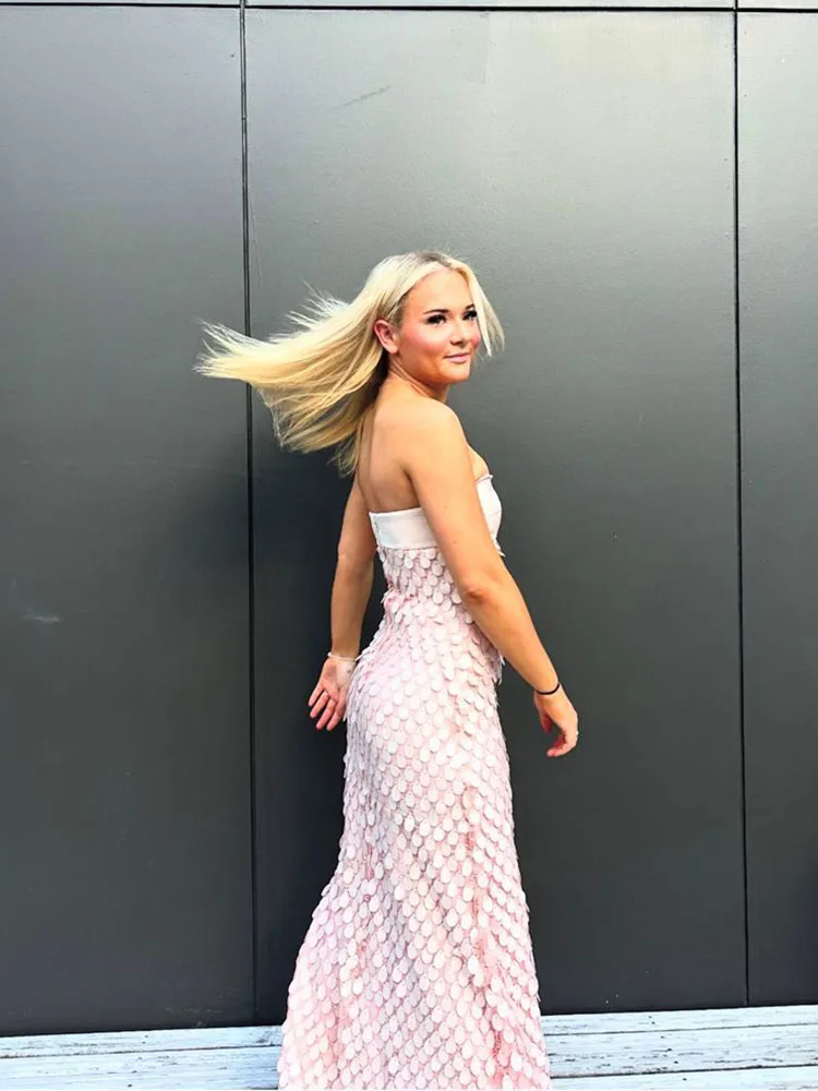 Abito lungo elegante senza spalline da donna con paillettes brillanti per le vacanze in spiaggia, abito estivo sexy rosa blu senza maniche