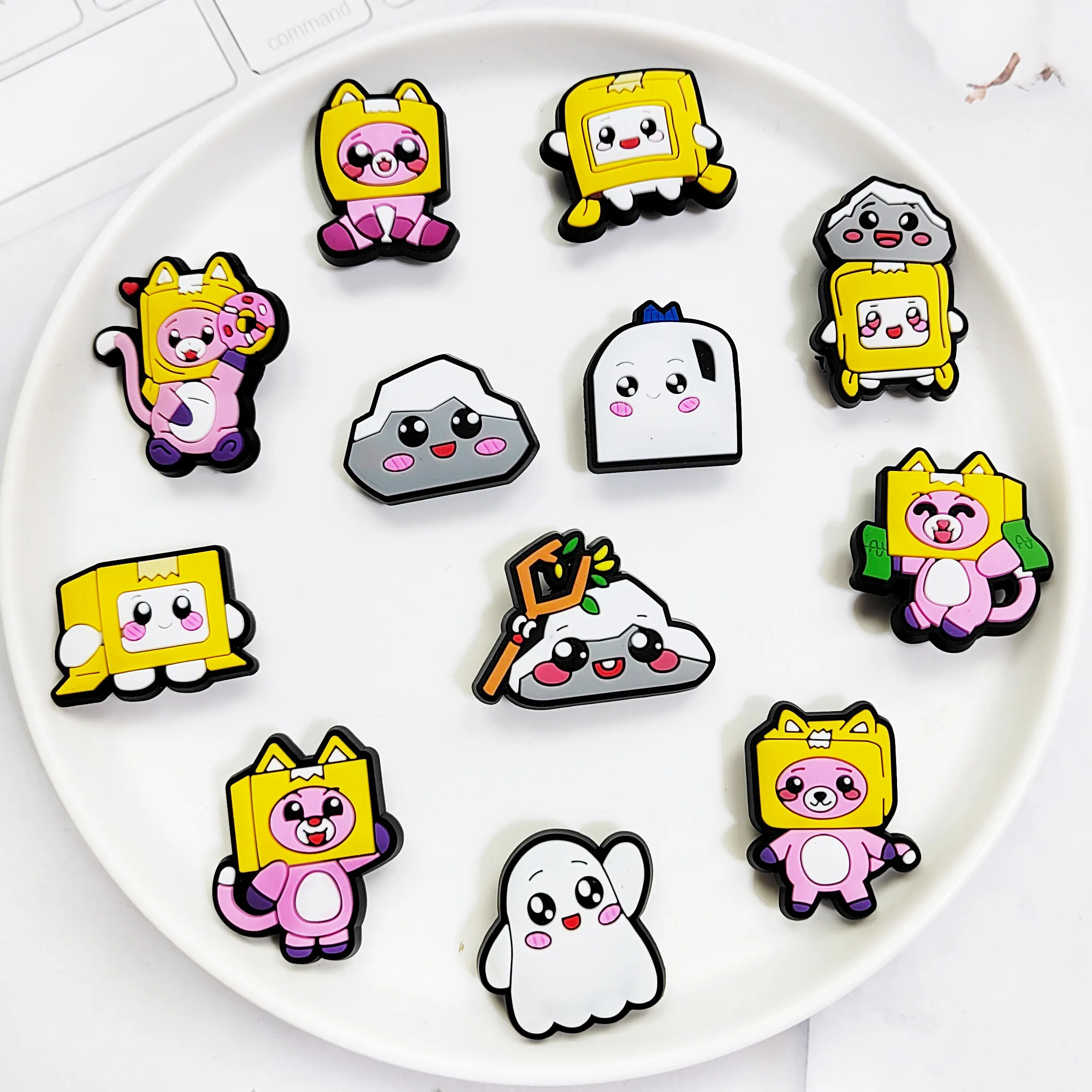 16-100Pcs Cartoon Cat Box Robot Pvc Fashion Shoe Charms Decoration for DIY Women Bracelets Sandals Slipper Shoes Accessories