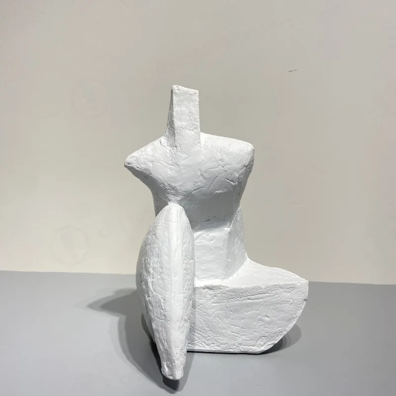 Modern Decor Art Resin Sculpture Ornament, Minimalist Soft Furnishing Accessory For Model House Living Room Study