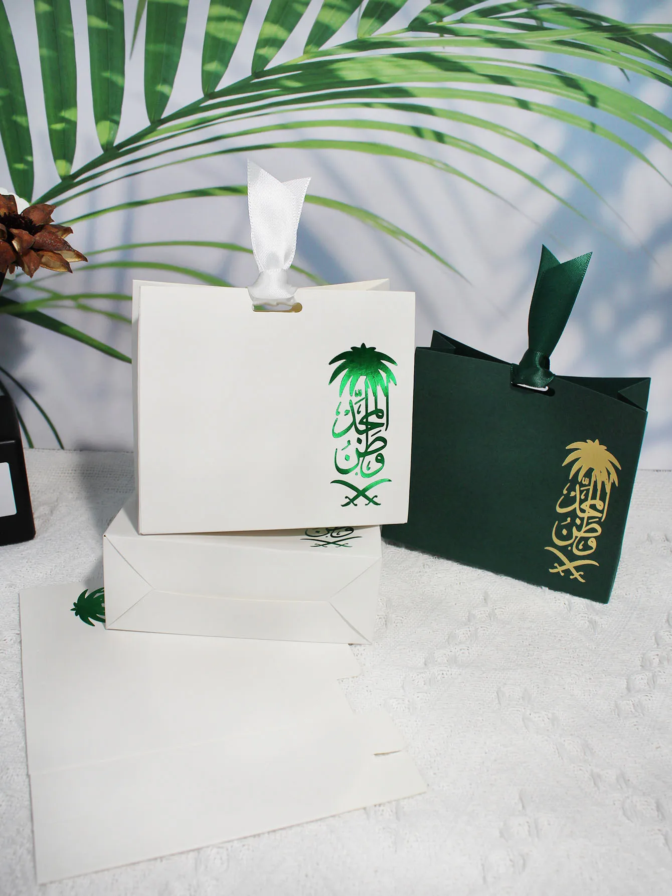 Elegant Palm Tree Themed Gift Boxes Perfect for Saudi Arabia National Day Celebrations, Weddings, Parties, and Special Occasion