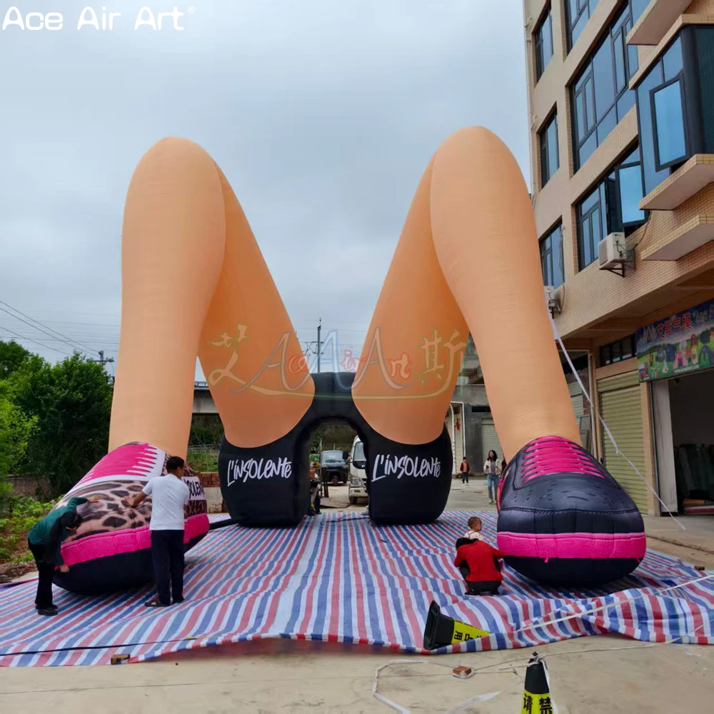 

Logo-Printed Inflatable Legs Arch, Perfect for Streetwear Brands, Fashion Weeks and Themed Marketing Campaigns