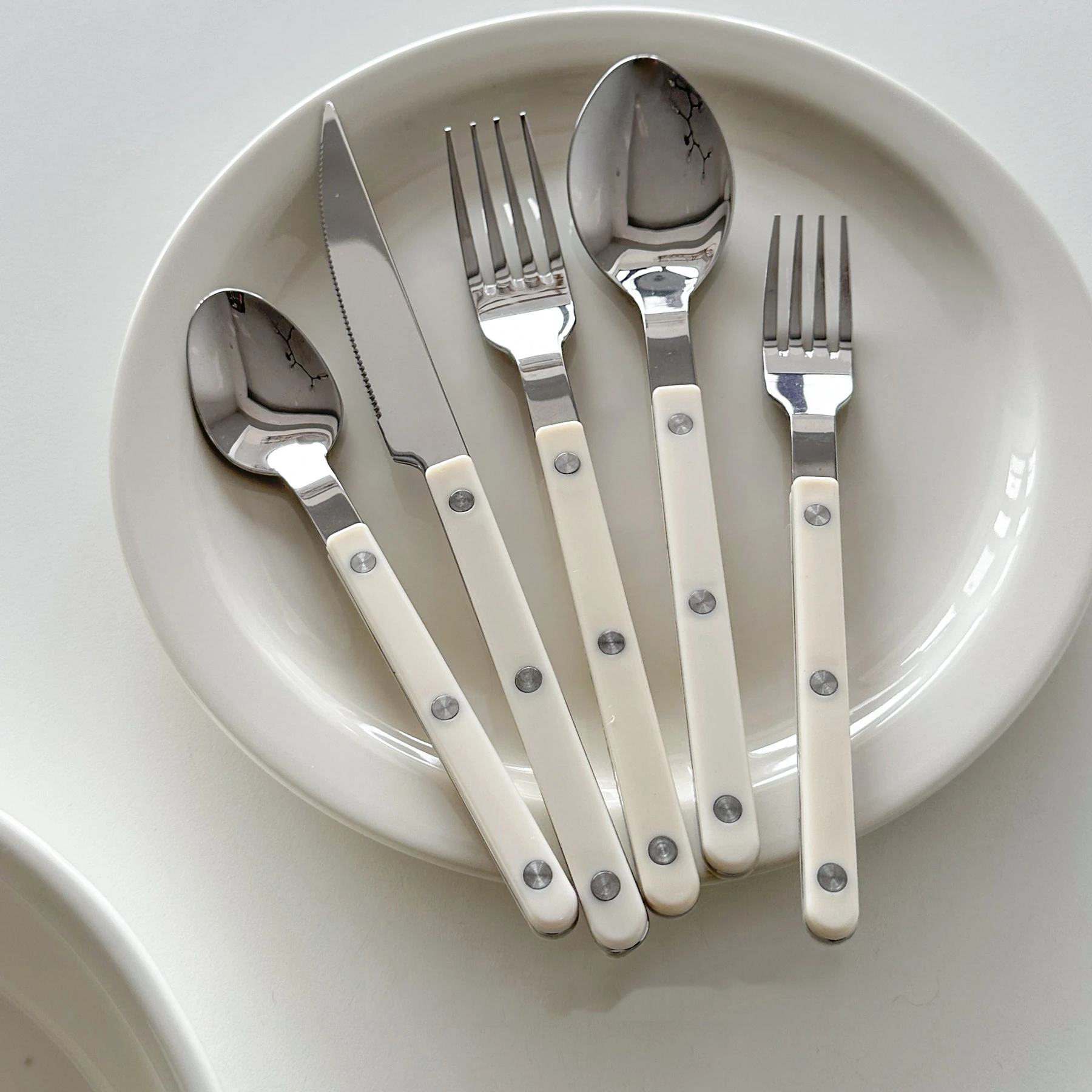 French Vintage Milk White Retro Knife, Fork, Fork Butter Spoon 4-Piece Set Household Steak Tableware Stainless Steel Tableware