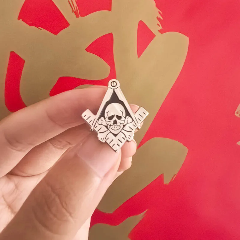 

10pcs Square and Compass Lapel Pin Widows Son Masonic Lapel Pin Brooches Masonry Badges Skull and Crossbones