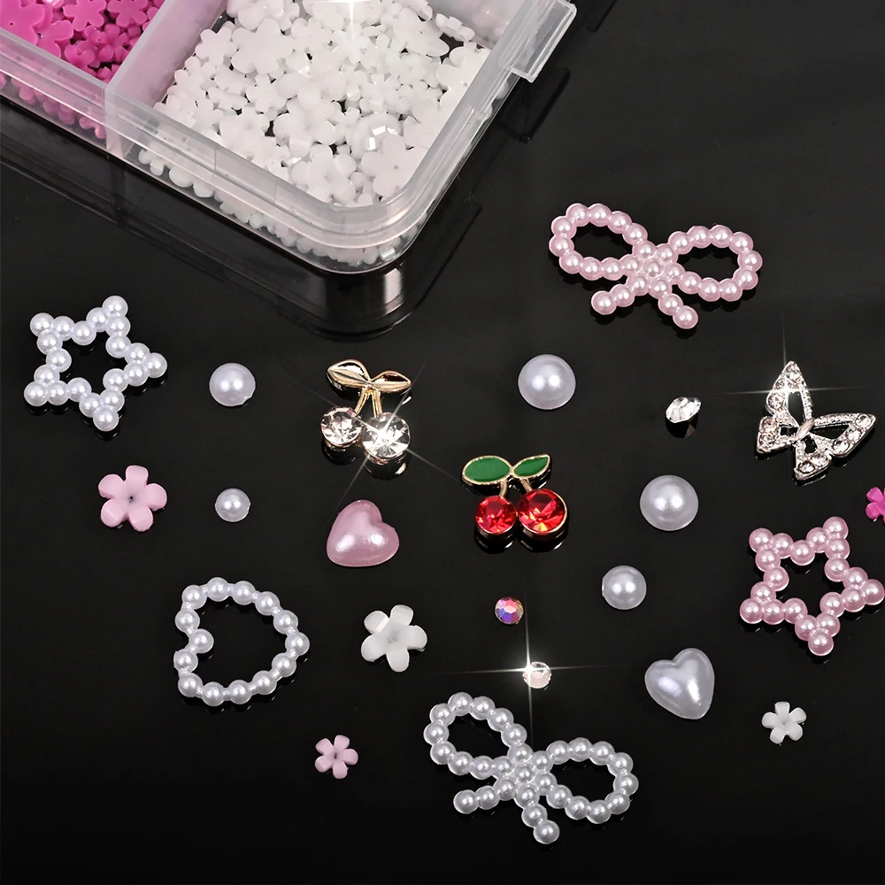 Set di 12 Decorazioni per Unghie Primavera/Estate con Fiori Rosa, Fiocchi, Farfalle, Ciliegie, Cuori, Perle e Strass